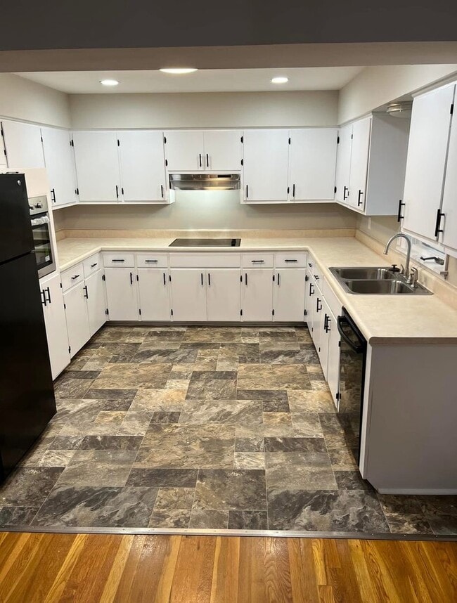 Photo - Spacious 4 Bed 1.5 Bath House