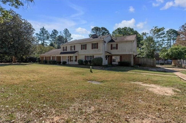 Photo - 2613 Stratford Ln