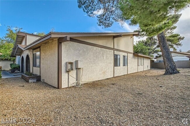 Building Photo - 5913 Smoke Ranch Rd Unit A Rental