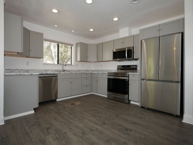 2503 Hogan Ct