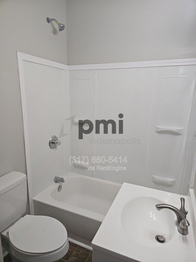 Photo - 114 Adler St