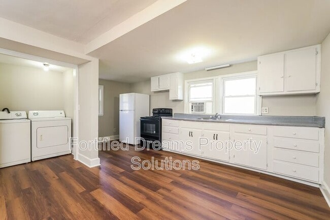 Photo - 3909 Burtis St