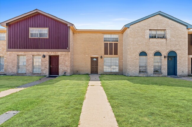 Building Photo - 1530 Eagle Lake Rd