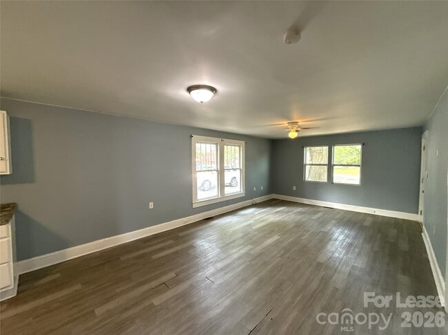 Photo - 207 Bradford Dr