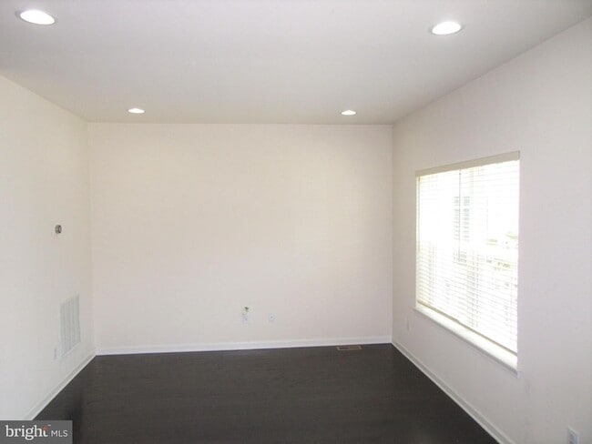 Photo - 220 Jenny Dr