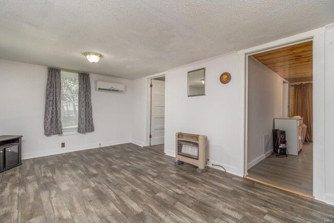 Building Photo - 3 bedroom 1 bathroom house for rent