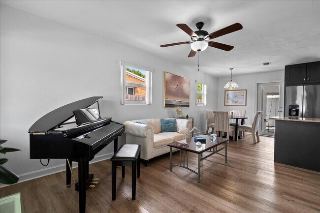 Photo - 727 Bunker Rd