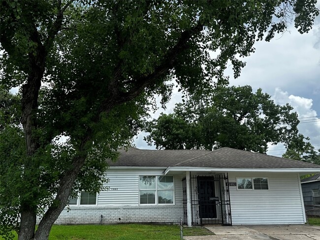 Photo - 11802 Leitrim Way House