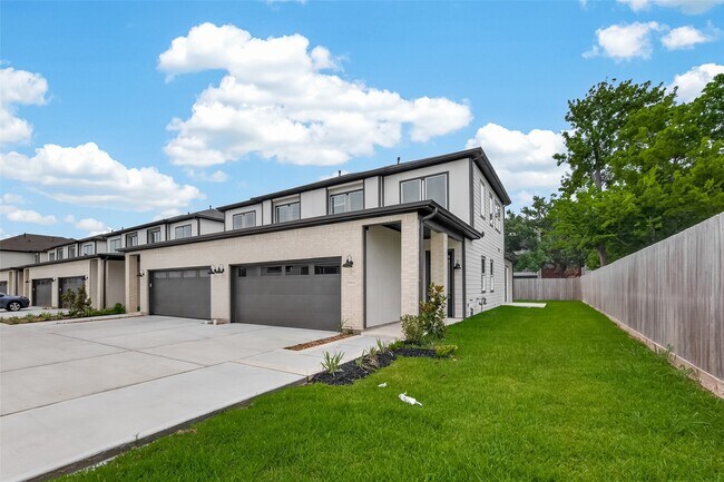 Photo - 4328 Avron Dr Unit B