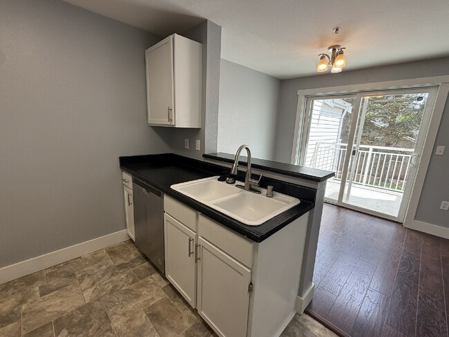 Photo - Charming & Spacious 1 Bedroom Condo Retreat in Renton Unit #D303