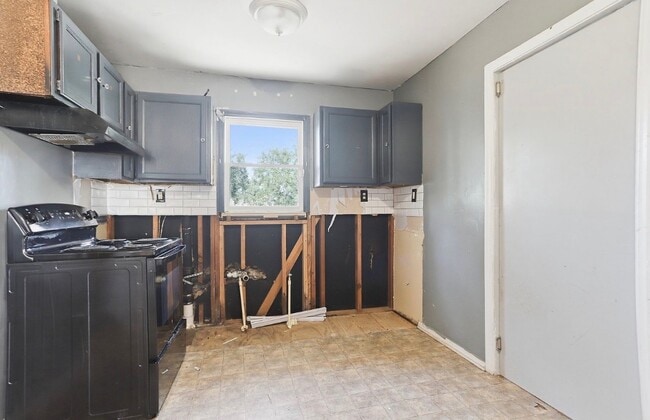 Photo - 1548 Sylvan Rd SW