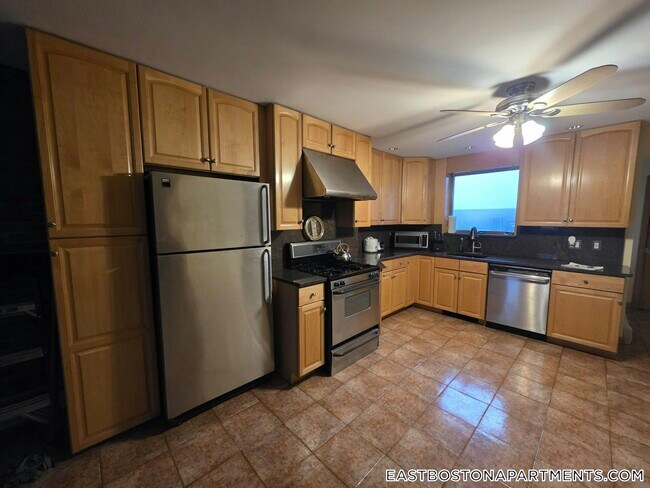 Photo - 186 Webster St Unidad 3