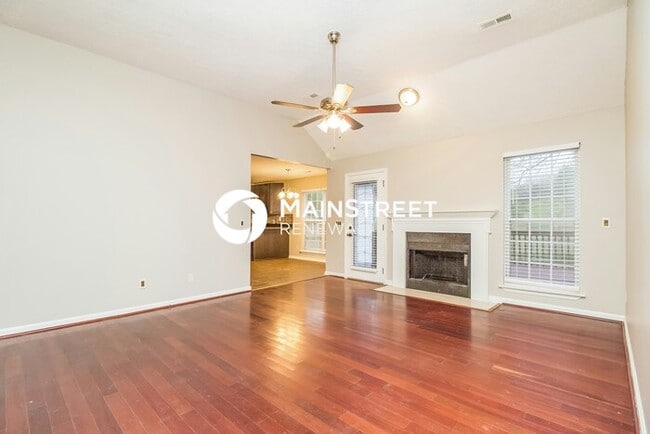 Photo - 3 Bedroom Pet-Friendly Home in Nashville, TN with Main Street Renewal
