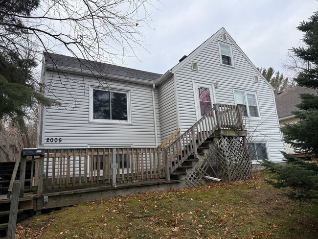 Building Photo - Duluth MN 5-Bedroom - 2-Bath Single Family