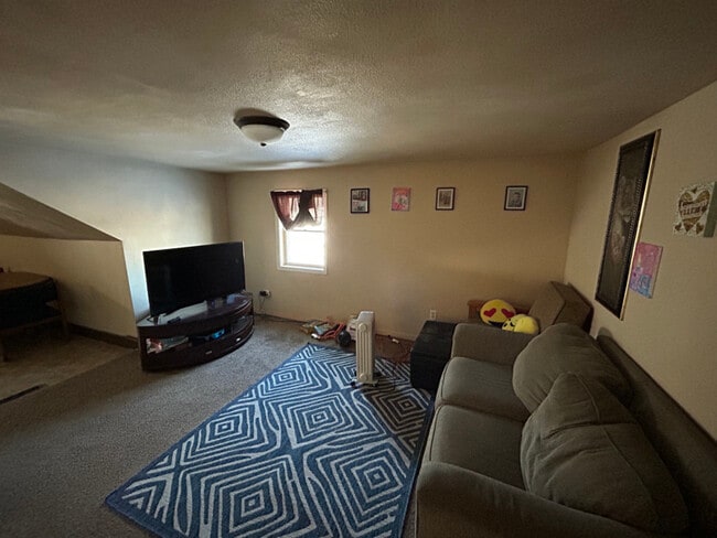 Photo - 1897 1/2 E Newberry St