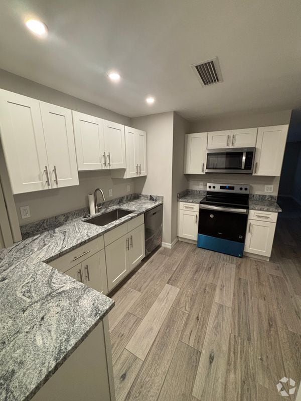 Building Photo - 3700 Lewis Dr Rental