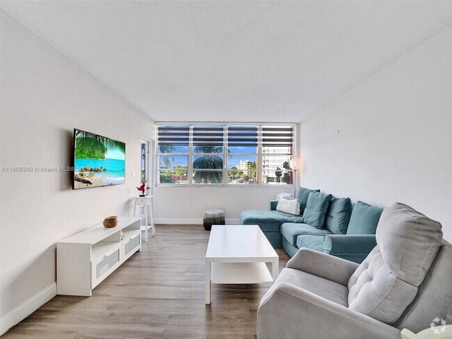 Building Photo - 1351 NE Miami Gardens Dr Unit 203E Rental