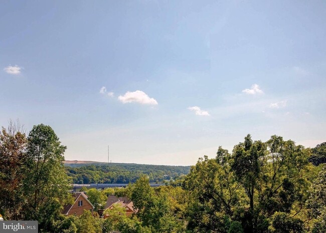 Photo - Stunning 2 bedroom and 3 Bathroom Townhome Style Condo / w Pool