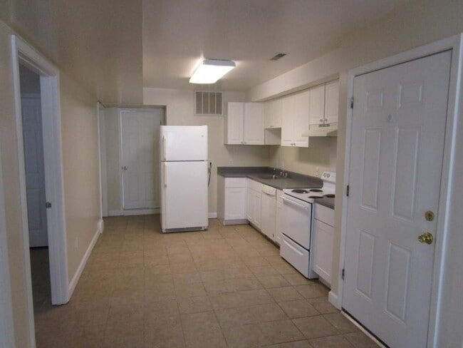 Photo - 601 W Smith St