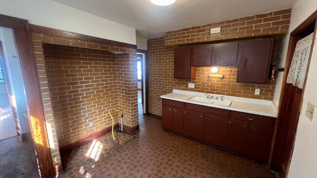 3950-52 North 11th Street-Lower