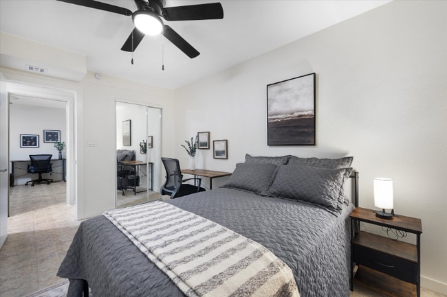 Photo - 334 W Horseshoe Ave