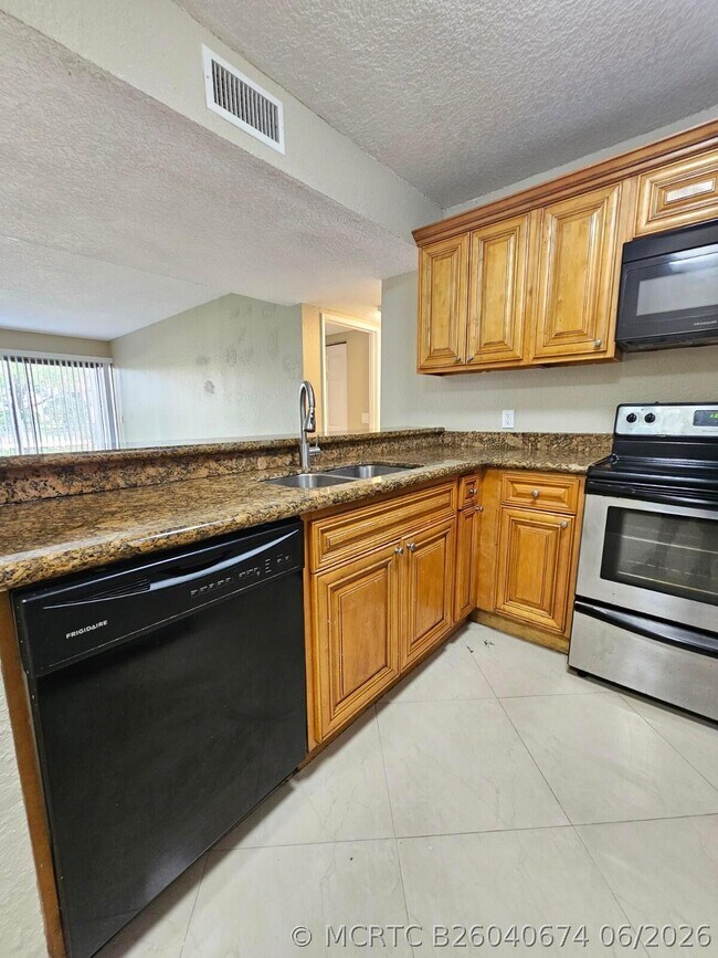 Photo - 1440 Windorah Way Unit C