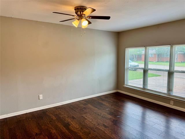 Photo - 611 Crestview Dr