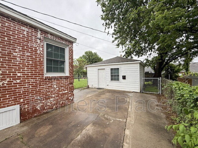 Photo - 3148 E 1st St House