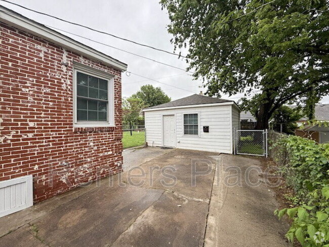 Building Photo - 3148 E 1st St Rental