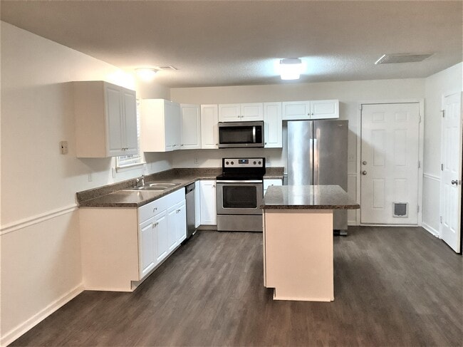 Photo - 106 Sweetland Ct