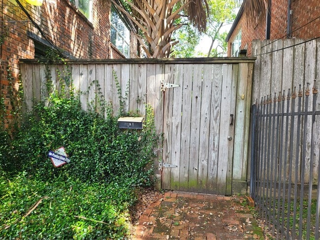 Building Photo - 1529 Welch St Rental