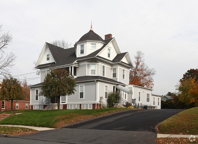 Primary Photo - 125 Pearl St