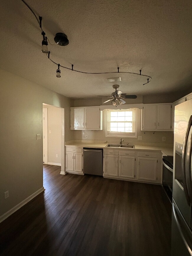 Photo - 502 W Hilltop Ct