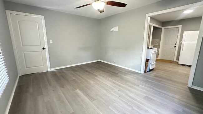 Building Photo - 325 N Federal Hwy Unit 2