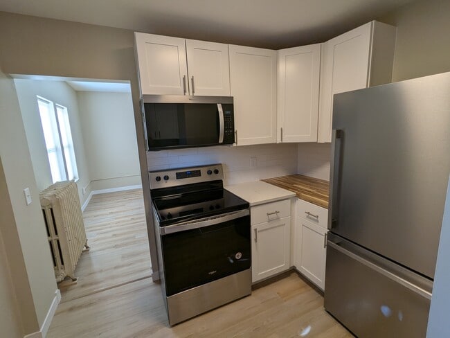 Building Photo - 1330 Monroe St NE Rental