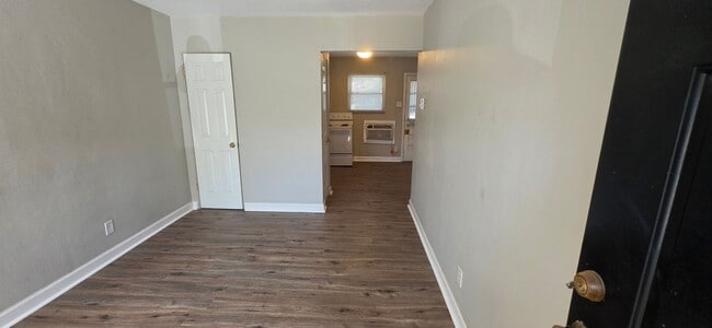 Building Photo - 735 Syracuse Ave Unit 735-F Syracuse