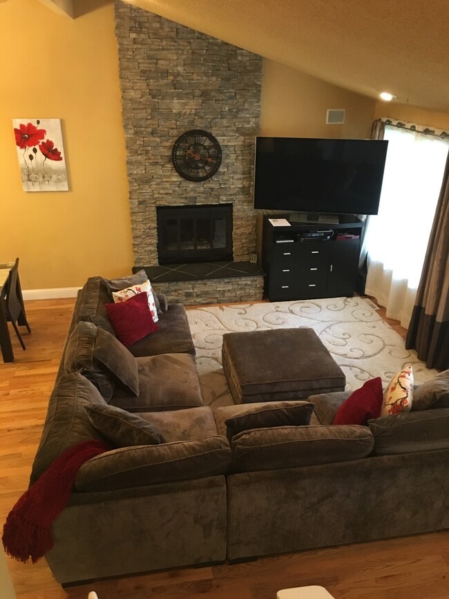 Photo - 29748 4th Ave S Unidad 3 bed 2 bath Upper