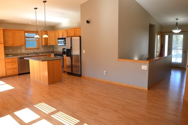 Photo - 715 Ariel Ln