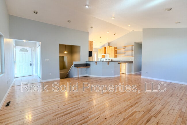 Photo - 312 S Ave B-6