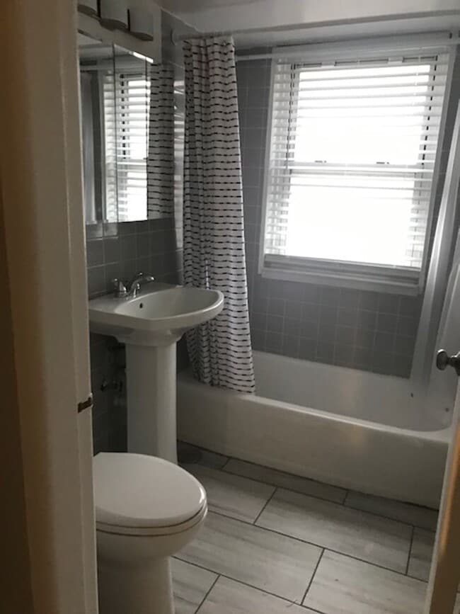 4844 W Wrightwood Ave Unit D2