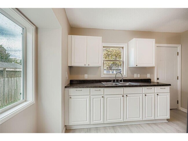 Photo - 4643 Emerson Ave N