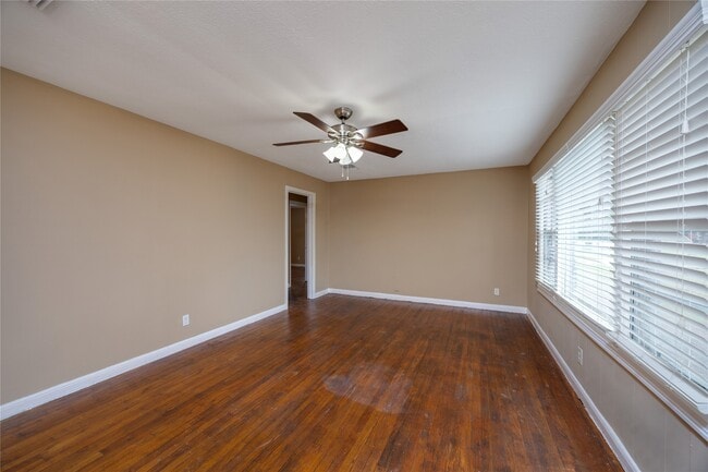 Photo - 304 Harris Blvd