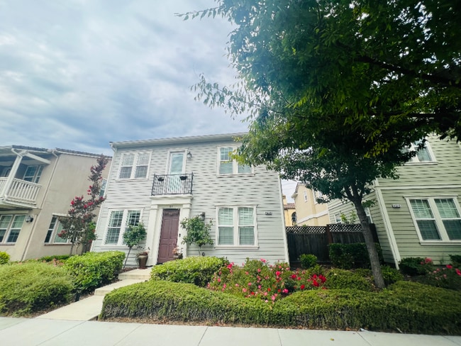 Photo - 4637 Malayan St