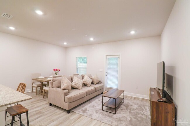 Photo - 7174 Village Ln