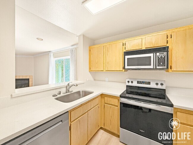 Photo - Modern Second-Story 2B/2BA in the Heart of San Diego with Resort-Style Amenities.