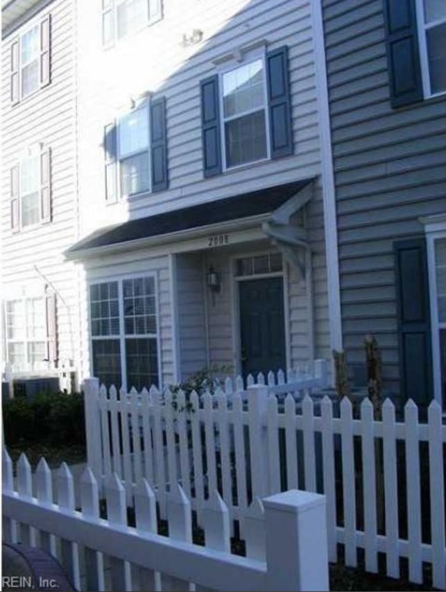 Building Photo - 2008 Gentry St Rental