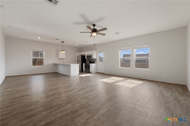 Photo - 817 Circle Wy