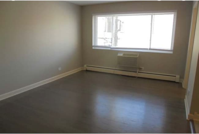 Photo - 7120 N Sheridan Rd