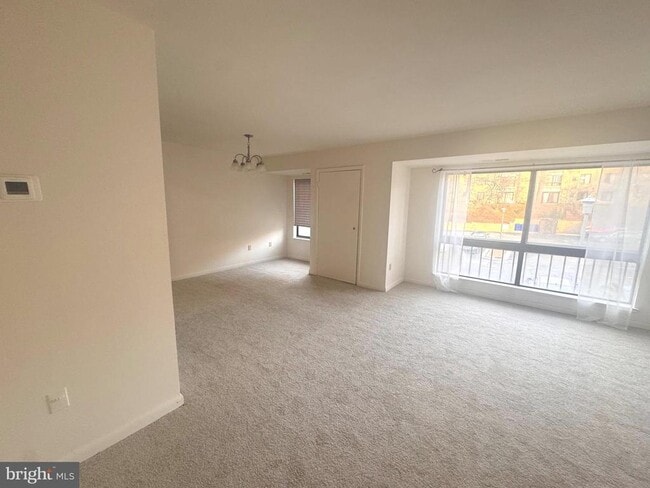 Building Photo - 8865 Roll Right Ct Unit J