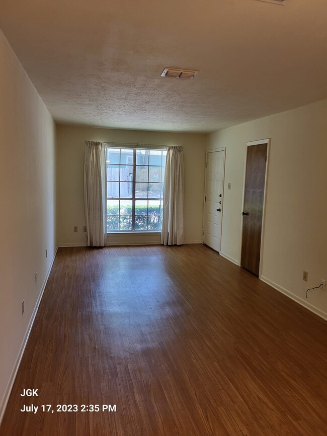 sala de estar - 905 N 24th St Unidad Catalina K